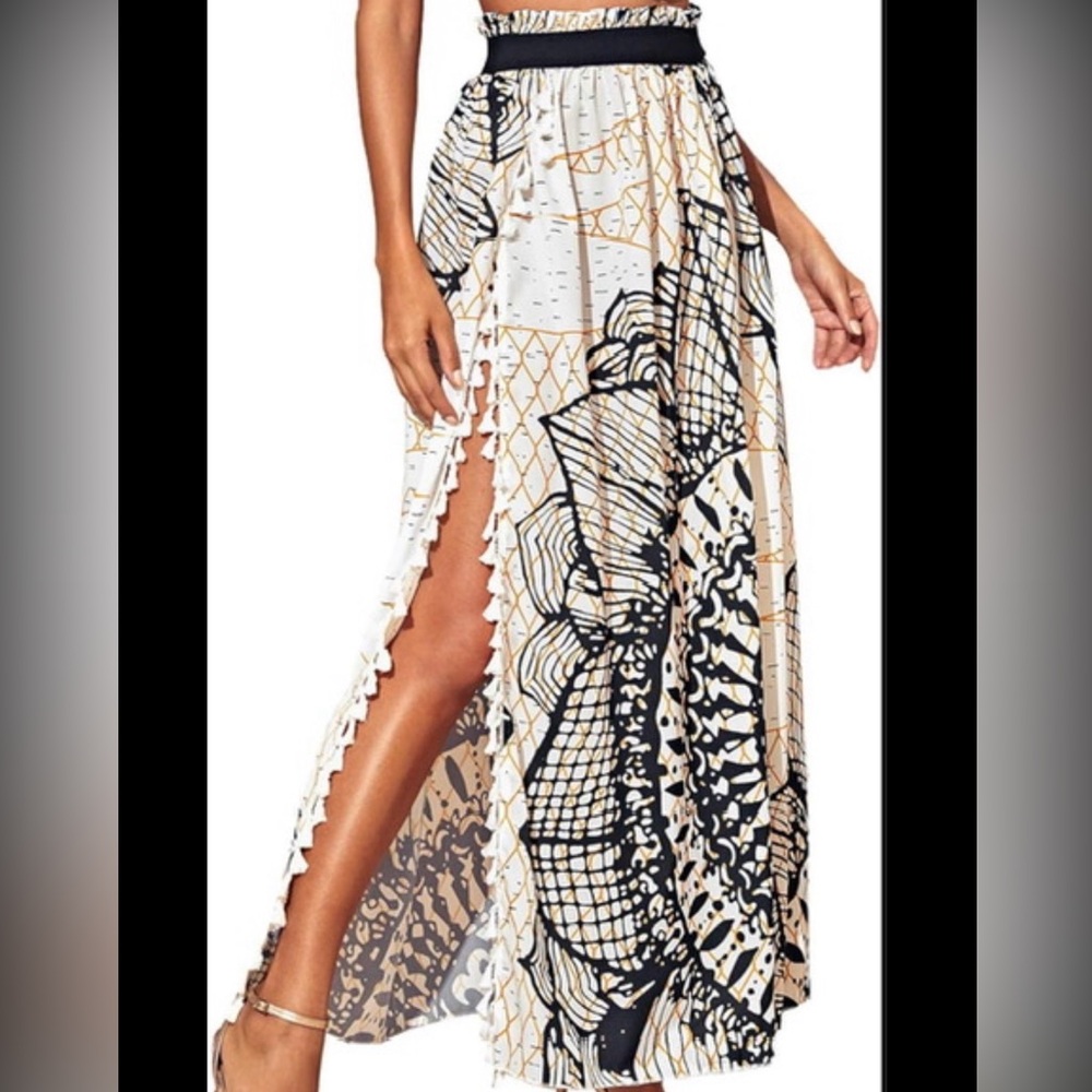 💥2/$33💥 SHEIN White Maxi Skirt with Black Floral & Gold Print
